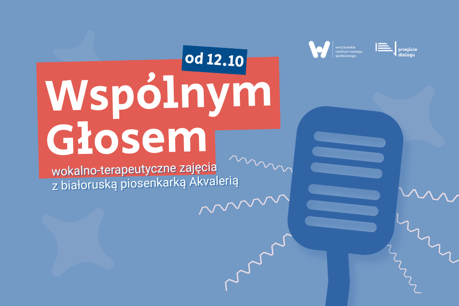 Niebieska grafika informacyjna z czerwonym panelem, na którym widnieje napis: "Wspólnym Głosem. wokalno-terapeutyczne zajęcia z białoruską piosenkarką Akvalerią" oraz informacja "od 12.10". W dolnym rogu grafiki znajduje się stylizowany niebieski mikrofon.